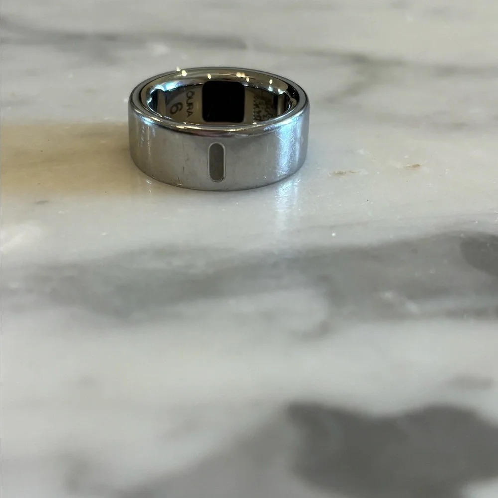 OURA ring version 4 in size 6! Silver